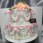 کیک دو طبقه ربان صورتی